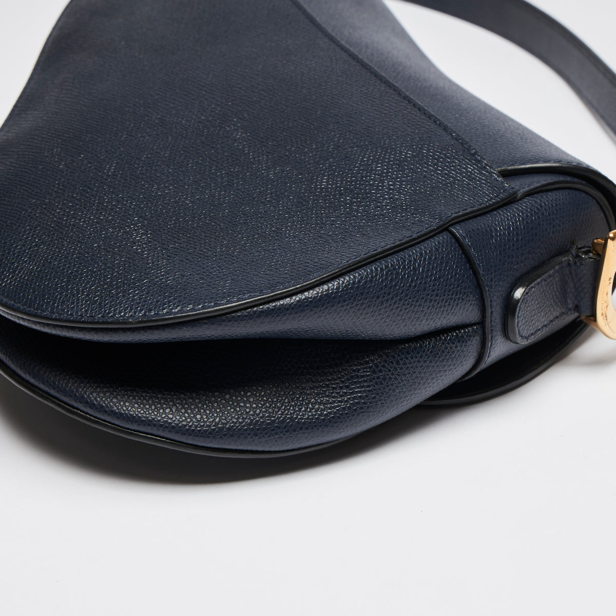 Pre-Loved Navy Blue Textured Leather Oblique Shape Shoulder Bag. (corners)