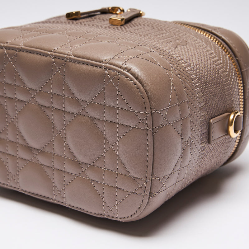 Dior Taupe Cannage Leather Diortravel Vanity Case(corner)