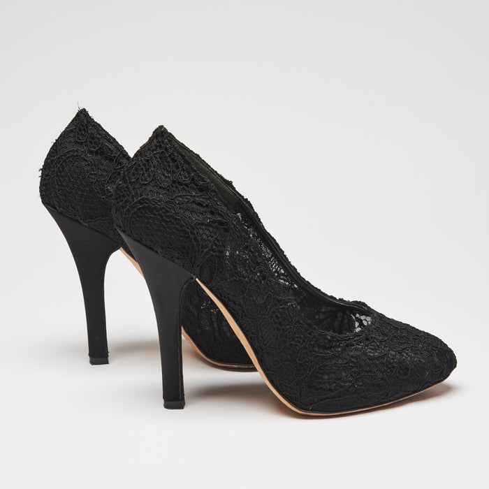 Pre-Loved Black Lace Fabric Round Toe Heels.(side)
