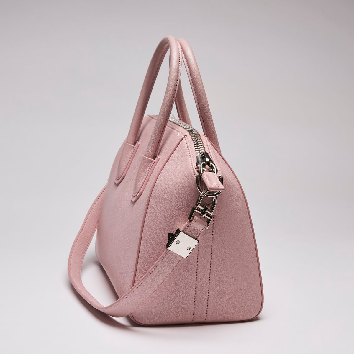 Givenchy Ligth Pink Small Antigona (Side)