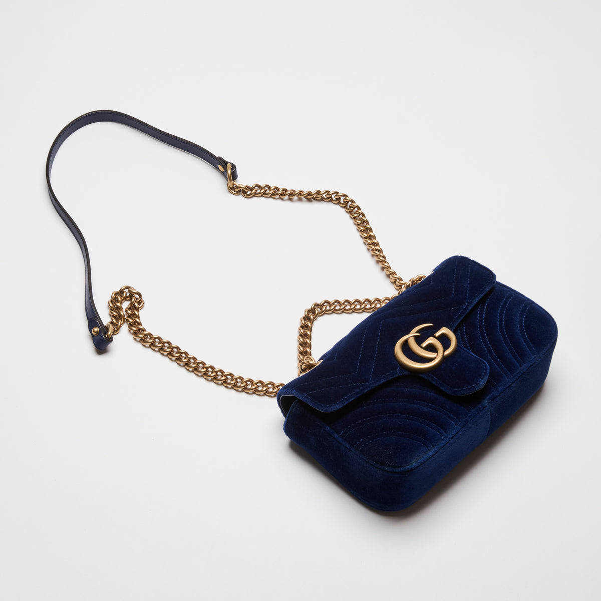 Pre-Loved Gucci Matelasse Blue Velvet Mini GG Marmont Shoulder Bag. (front)