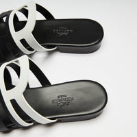 Excellent Pre-Loved Black and White Strappy Sandals. (logo)