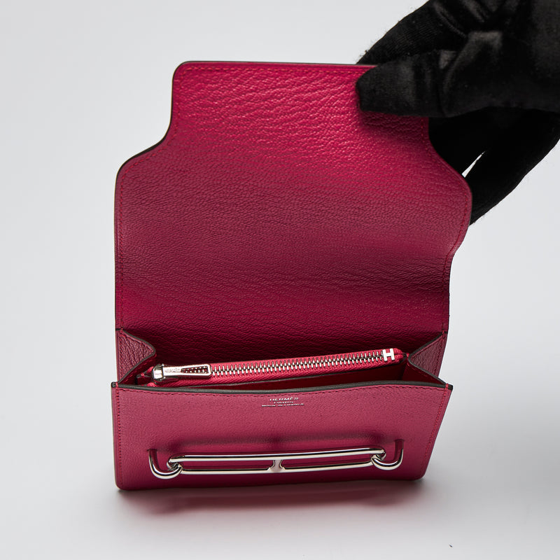 Excellent Pre-Loved Magenta Pink Grained Leather Flap Compact Wallet. (interior)