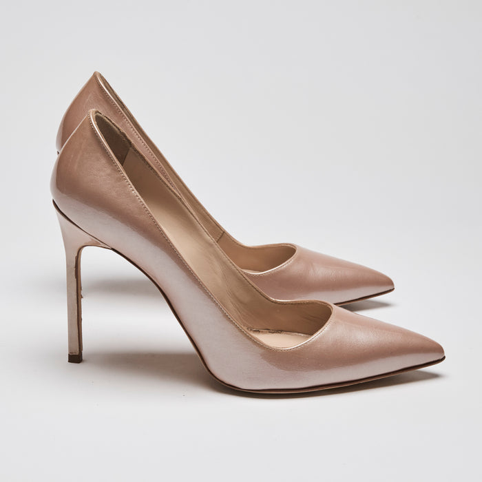 Manolo Blahnik Pink Pearlesque Paten Leather Point Toe Heels Size 38
