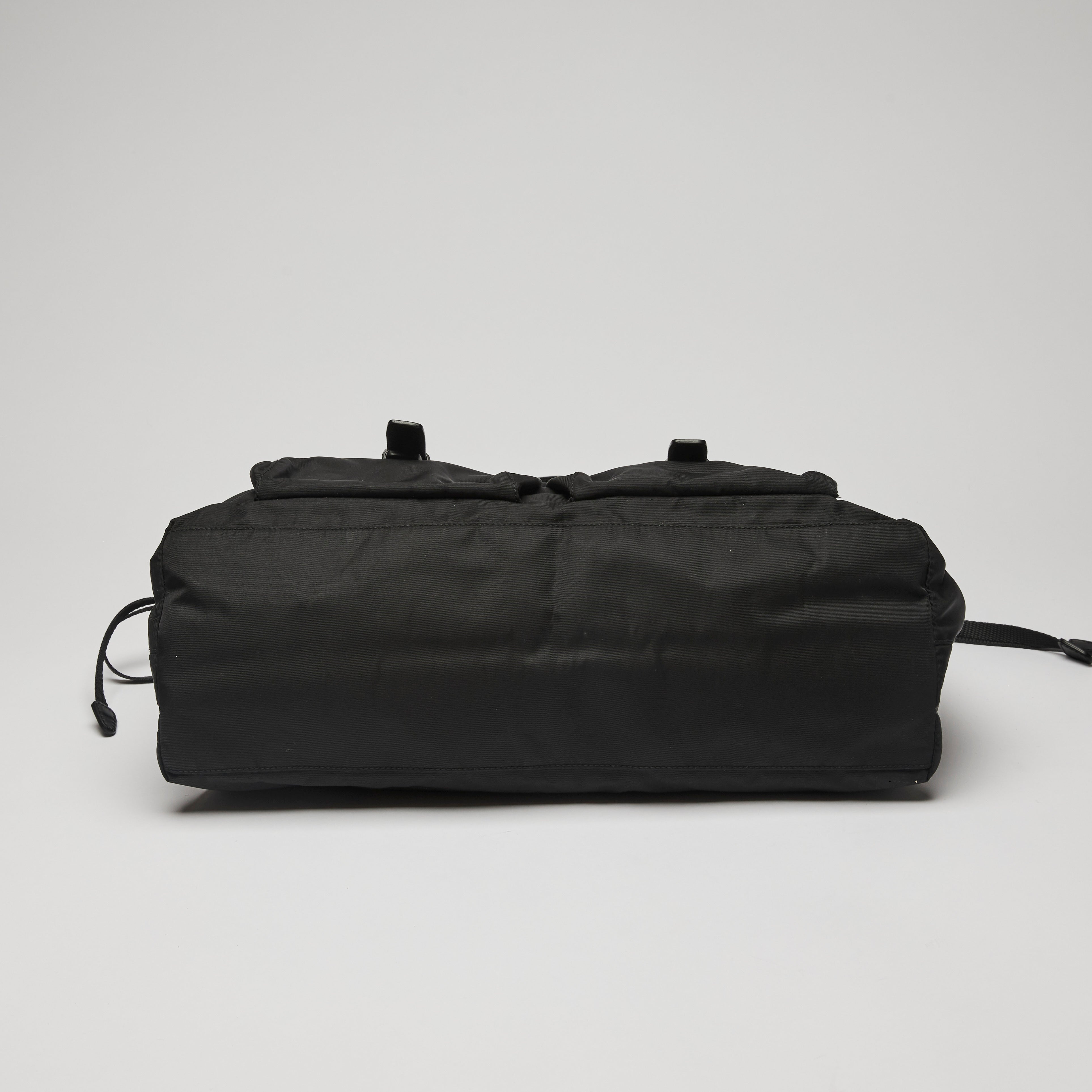 Prada Nylon Tote Bag Black Synthetic ref.180910 - Joli Closet