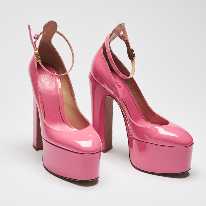 Excellent Pre-Loved Bubblegum Pink Patent Leather Round Toe Platform Heels with Ankle Straps. (front)