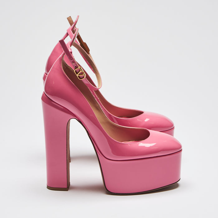 Excellent Pre-Loved Bubblegum Pink Patent Leather Round Toe Platform Heels with Ankle Straps. (side)