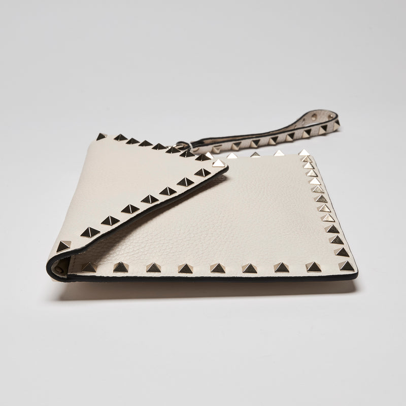 Valentino Garavani Pebbled Calfskin Large Rockstud Envelope Clutch Cream (Side)