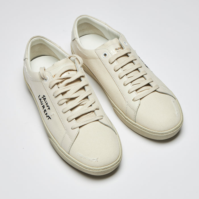 Excellent Pre-Love White Canvas Round Toe Lace Up Sneakers.(Front)